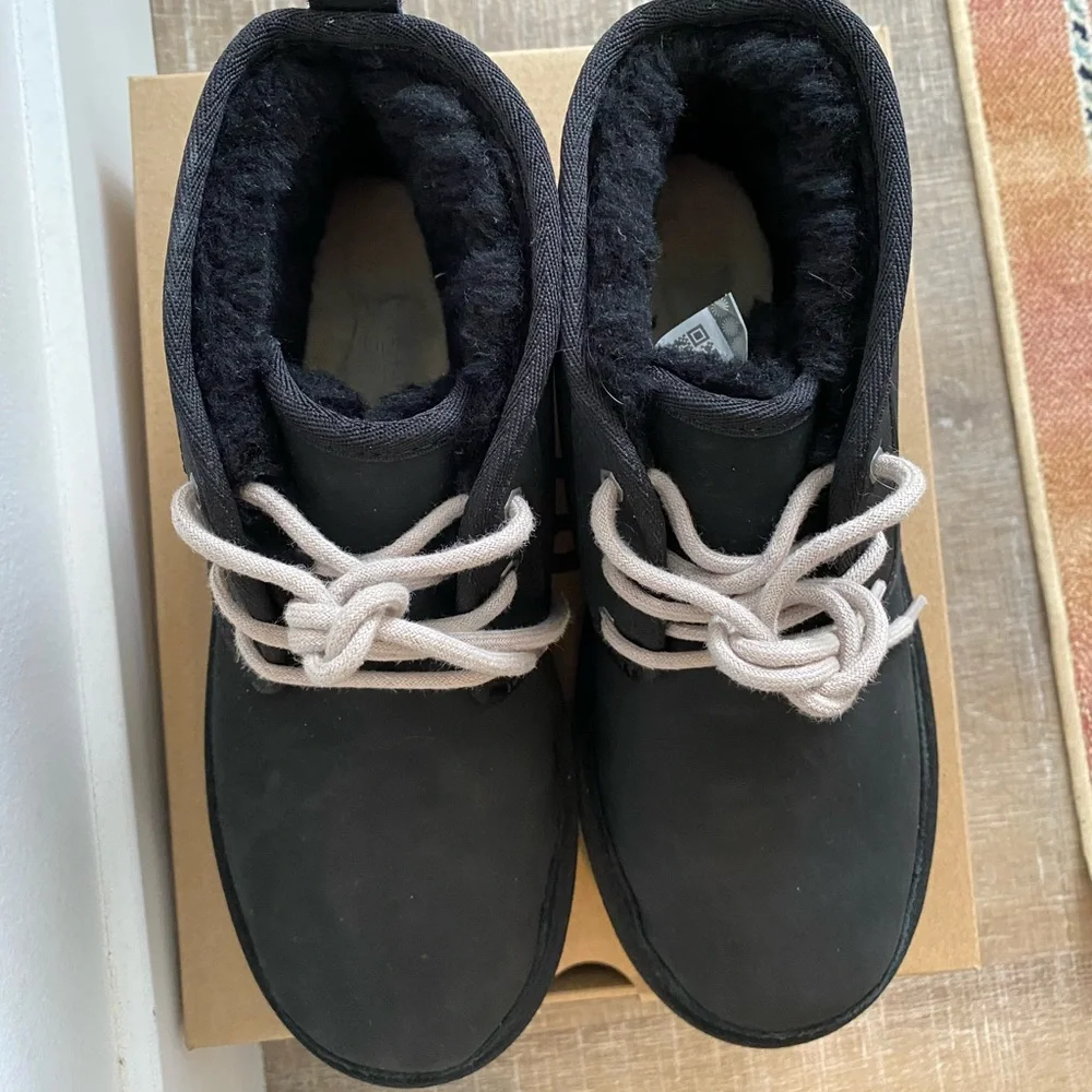 UGG NEUMEL shoe. Color Black. New. Never been worn. Size kids 6 or womens 7.5
